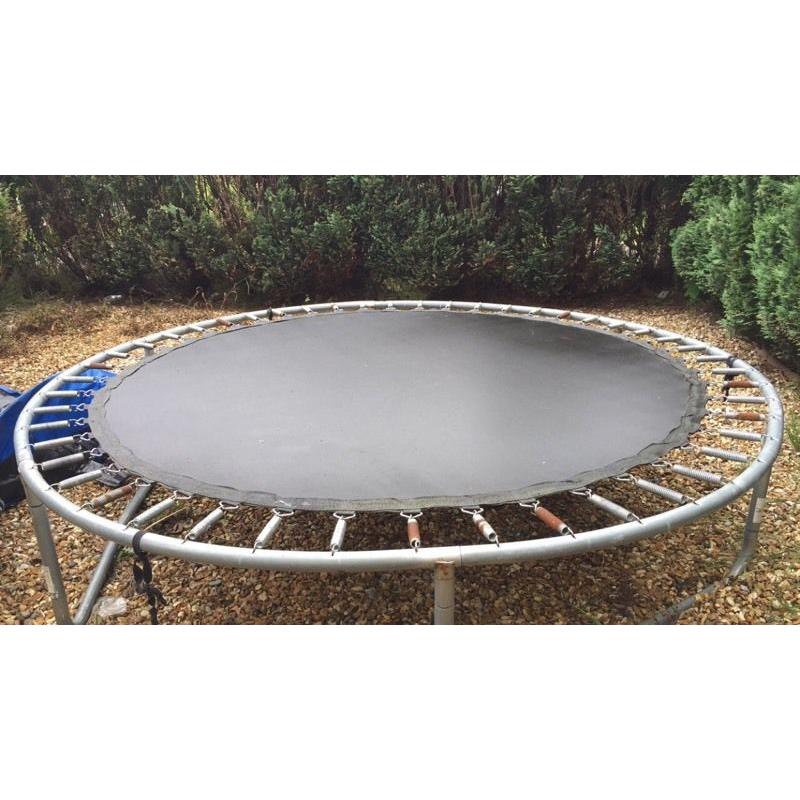 KIDS TRAMPOLINE