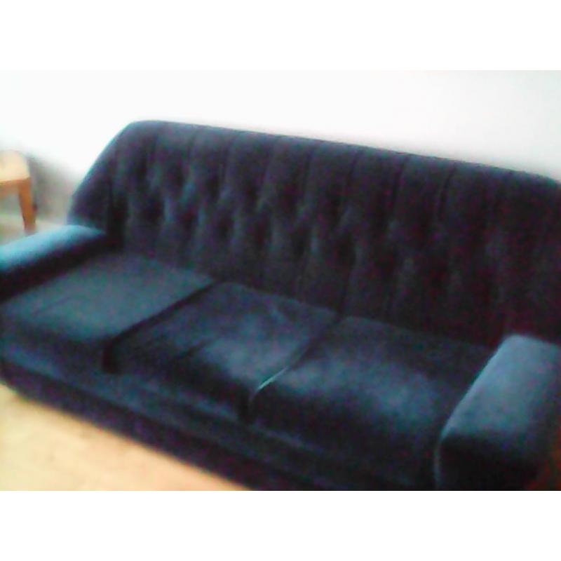 3 piece suite. sofa bed with 2 armchairs