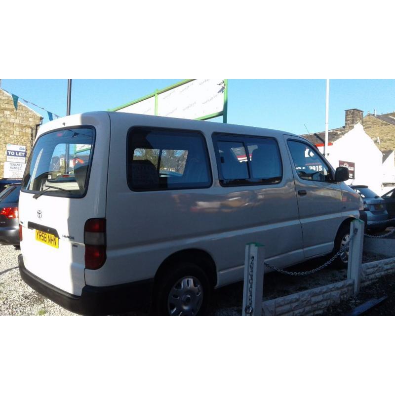 TOYOTA HIACE D4D 9 SEATER MINIBUS