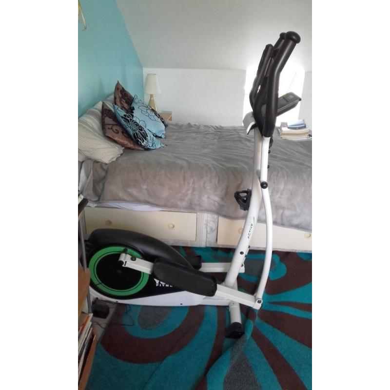 York Active 120 Elliptical Cross Trainer