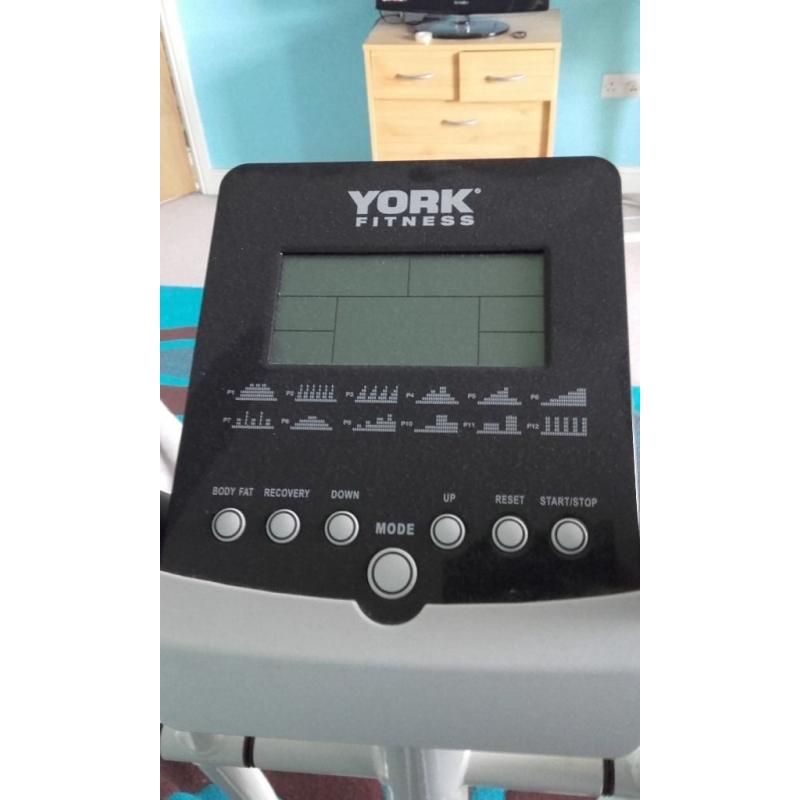 York Active 120 Elliptical Cross Trainer