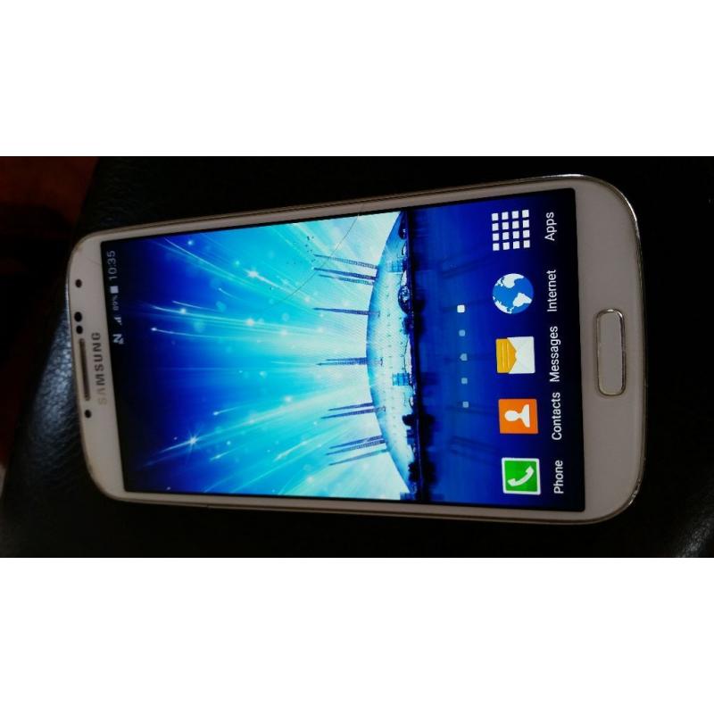 Samsung galaxy S4 GT-19505 as hairline crack on screen, working perfect