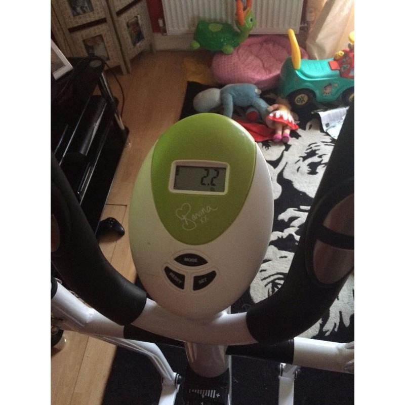 Davina McCall cross trainer