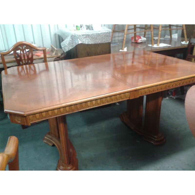 Extendable dining table, carved edge & leg, 160-210cm