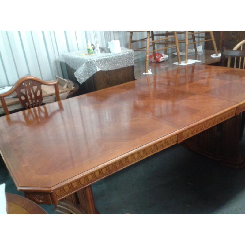 Extendable dining table, carved edge & leg, 160-210cm