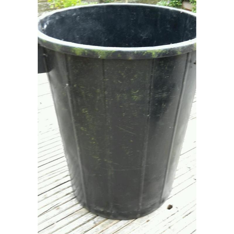 Black dustbin no lid