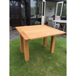 Extending oak table