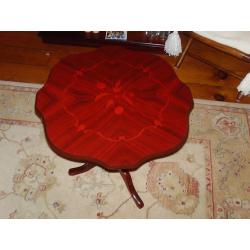 Pretty mahogany high gloss occasional table