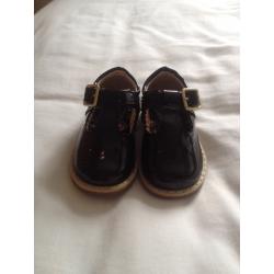 Girls size 4 patent black shoes