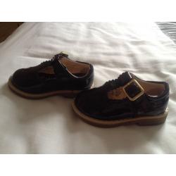 Girls size 4 patent black shoes