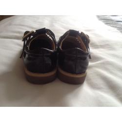 Girls size 4 patent black shoes