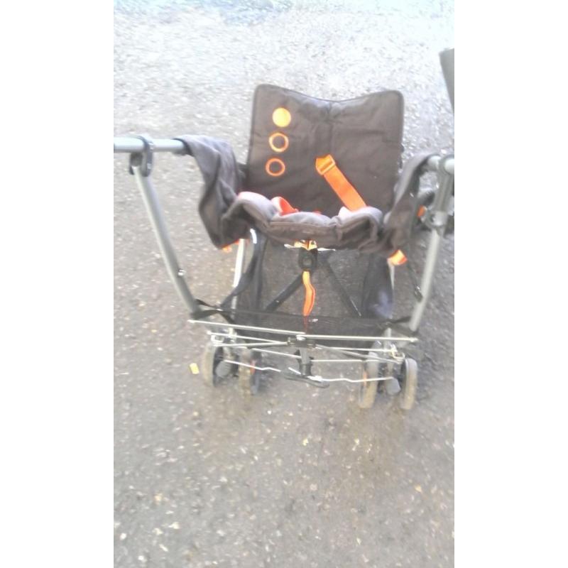 STROLLER LIGHT-WEIGHT IN GOOD CONDITION AVAILABLE FOR SALE