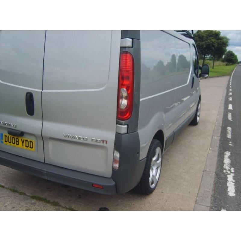 VIVARO LWB VAN