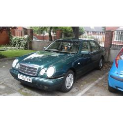 MERCEDES E220 CDI 1999 + 4 ALLOYS WITH GOOD TYRES