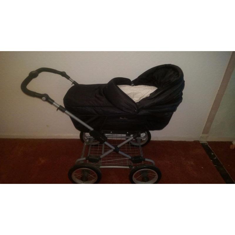 Silver Cross Sleepover Deluxe pram and moses basket