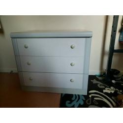 Chest of drawers