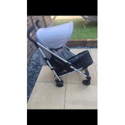 Mamas and papas "Ollie" pushchair with cozy toes and raincover in immaculate condition