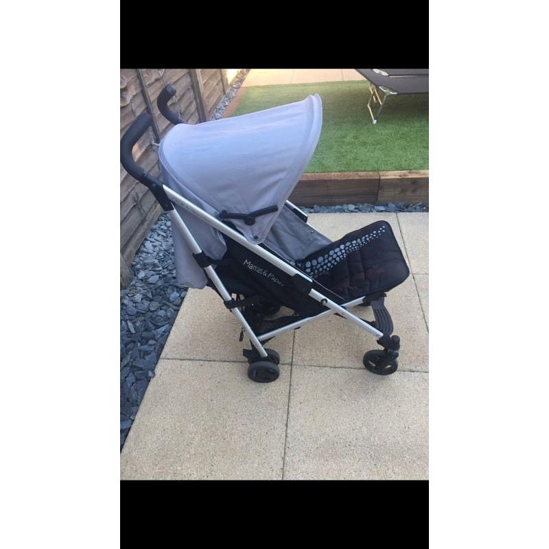 Mamas and papas "Ollie" pushchair with cozy toes and raincover in immaculate condition