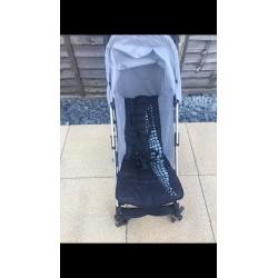 Mamas and papas "Ollie" pushchair with cozy toes and raincover in immaculate condition