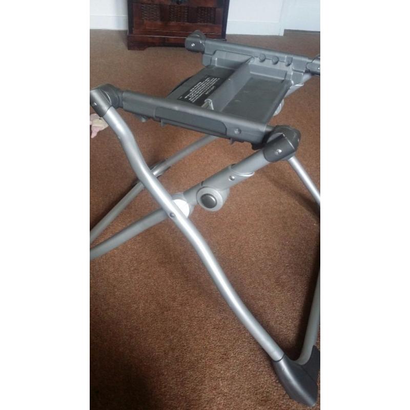 Oyster carry cot and stand never used