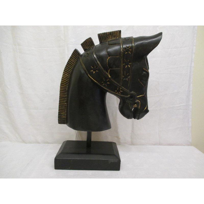 LARGE WOODEN CARVED ROMAN STYLE GOLD AND BLACK HORSES HEAD BUST ORNAMENT ON PLINTH FREE DELIVERY