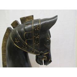 LARGE WOODEN CARVED ROMAN STYLE GOLD AND BLACK HORSES HEAD BUST ORNAMENT ON PLINTH FREE DELIVERY