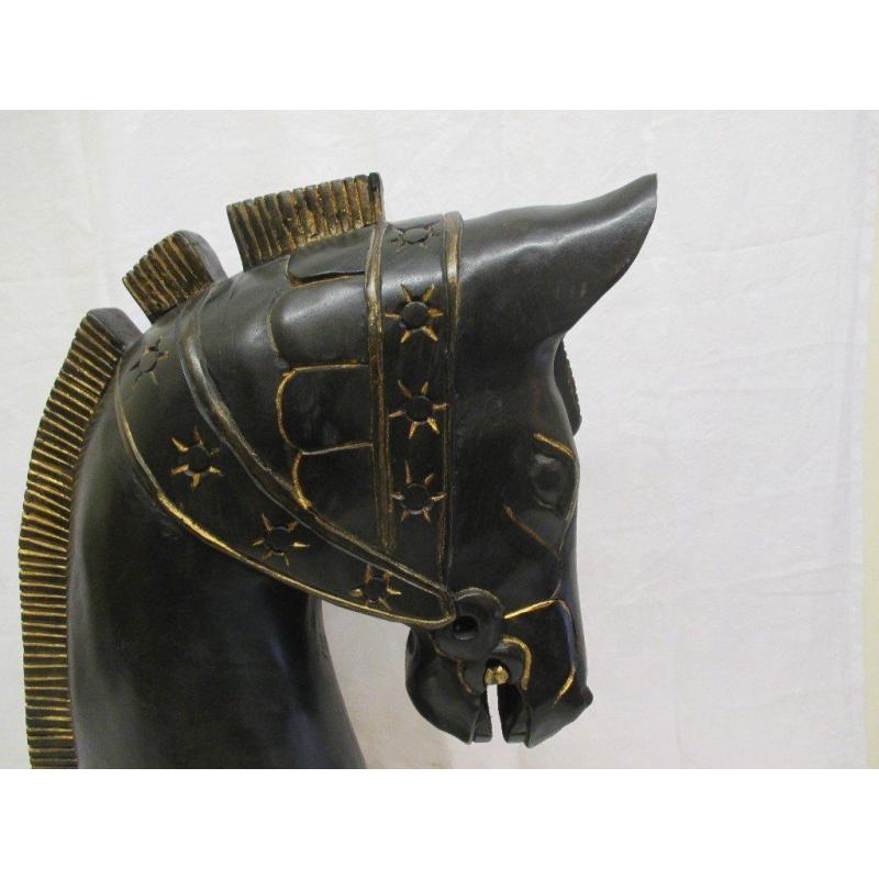 LARGE WOODEN CARVED ROMAN STYLE GOLD AND BLACK HORSES HEAD BUST ORNAMENT ON PLINTH FREE DELIVERY