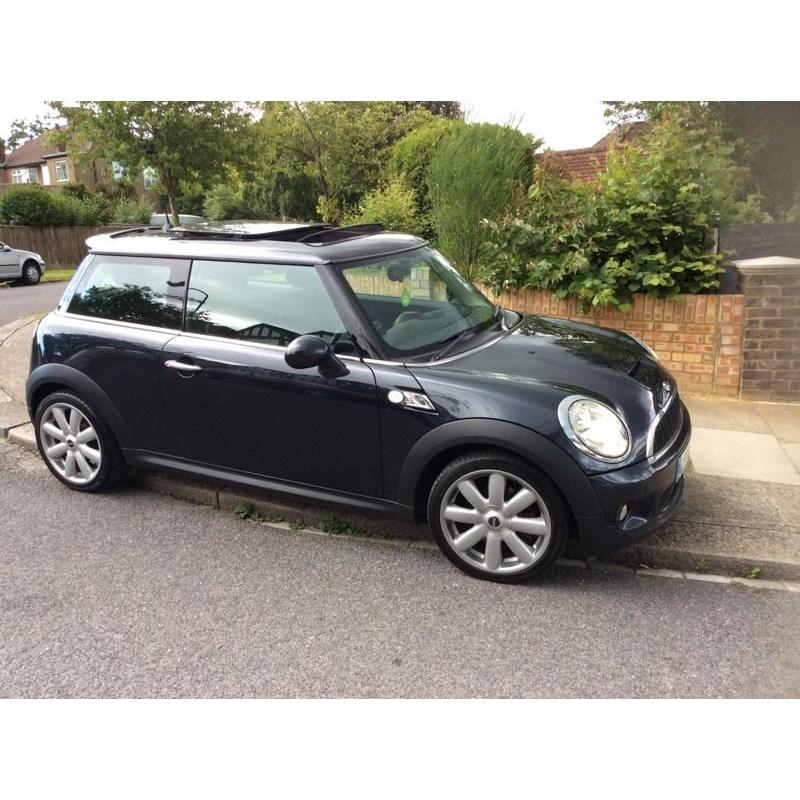 Mini Cooper s 1.6 turbo 2009 model great spec panaramic roof xeons fully loaded !!! 1 lady owner !!!