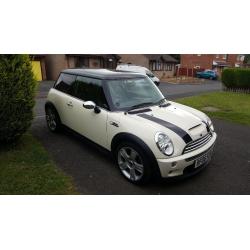 MINI COOPER S (Reg.2006, 1.6 petrol, MOT 30 Aug. 2016, 5 Stamps) Excellent condition, leather seats