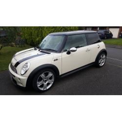 MINI COOPER S (Reg.2006, 1.6 petrol, MOT 30 Aug. 2016, 5 Stamps) Excellent condition, leather seats