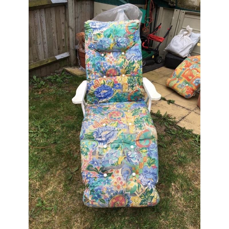 Garden loungers floral design