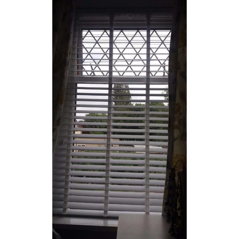 White Wooden Venetian blinds - Minor Damage