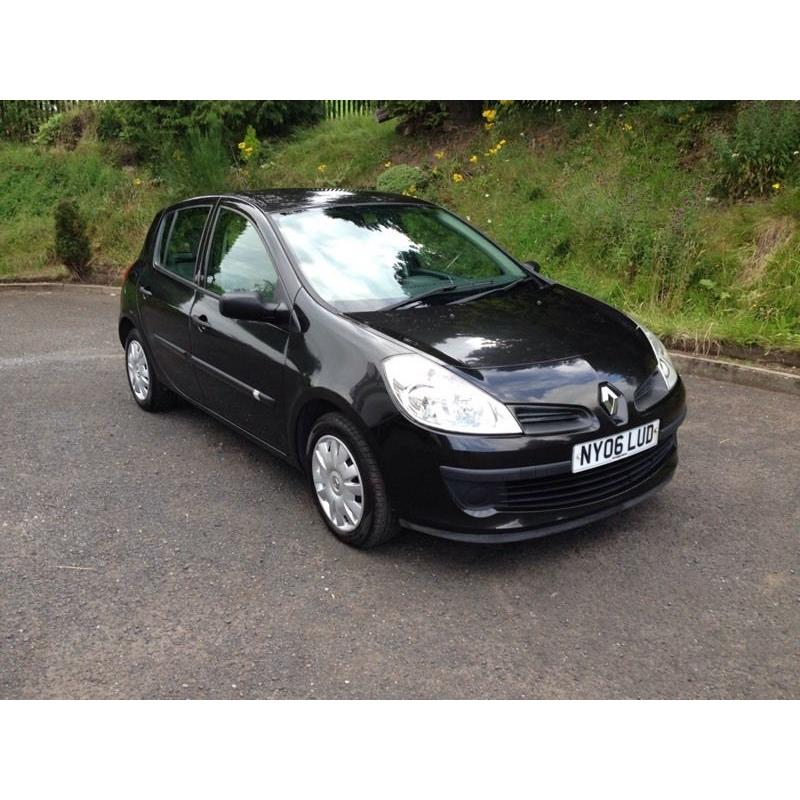 Renault Clio 1.4 expression 206 new shape 1 years mot 5 door like fiesta punto corsa