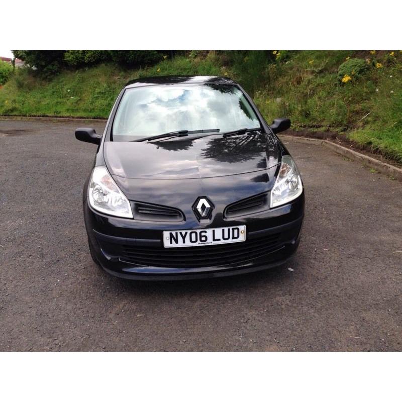 Renault Clio 1.4 expression 206 new shape 1 years mot 5 door like fiesta punto corsa