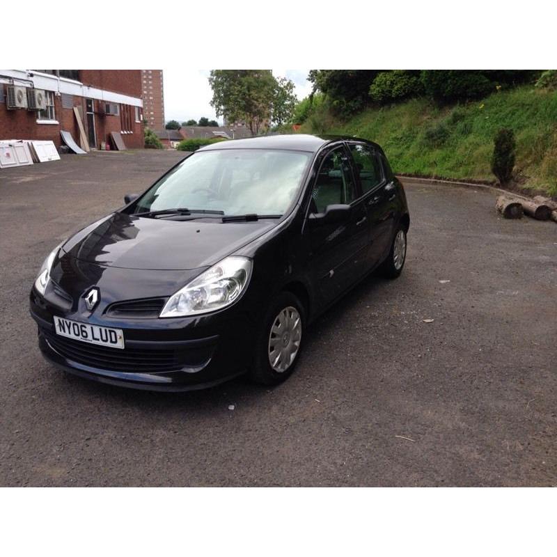 Renault Clio 1.4 expression 206 new shape 1 years mot 5 door like fiesta punto corsa