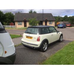 Mini Cooper 1600cc White/Black