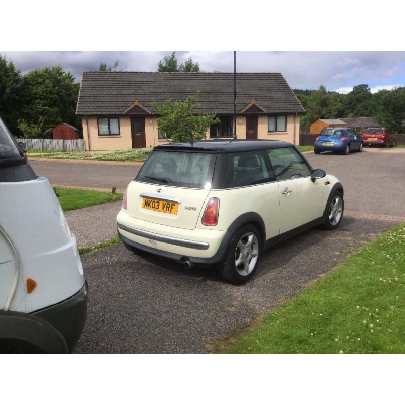 Mini Cooper 1600cc White/Black