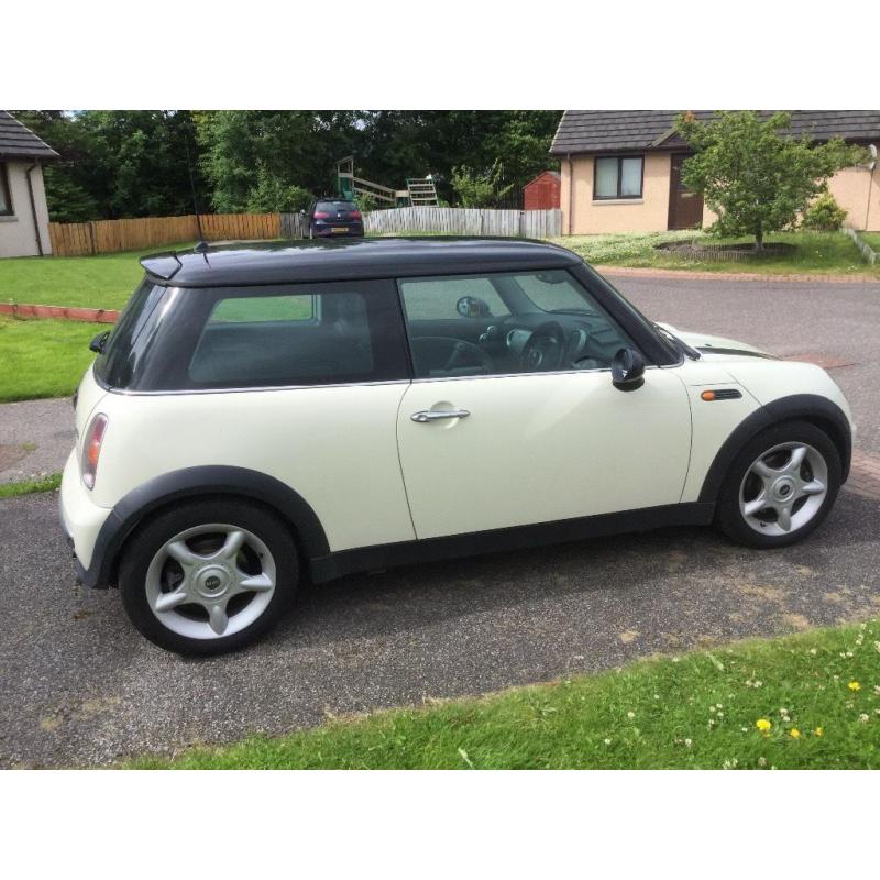 Mini Cooper 1600cc White/Black