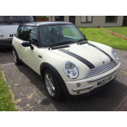 Mini Cooper 1600cc White/Black