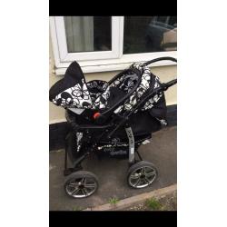 Newborn to 15kg Travel System black and White Floral Design