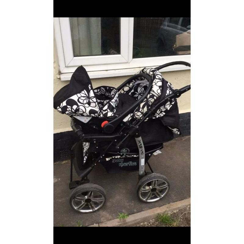 Newborn to 15kg Travel System black and White Floral Design