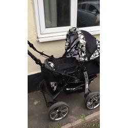 Newborn to 15kg Travel System black and White Floral Design