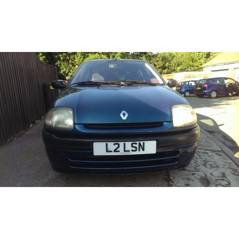 2000 renault clio bargain