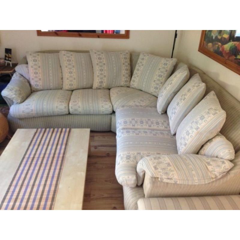 CORNER SUITE in very good condition