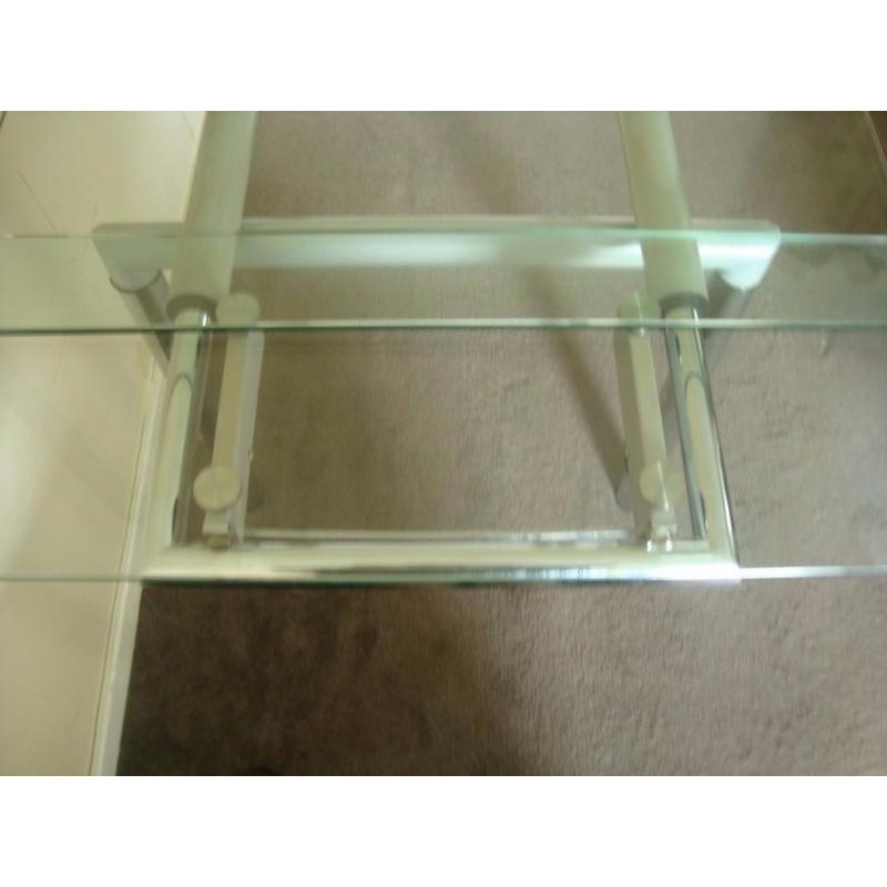 Glass extendable dining table